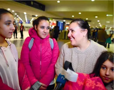  ?? — AFP ?? Valeria Marsili (second from right) and her three daughters arrived in Buenos Aires on August 9.