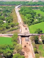  ?? GREG SORBER/JOURNAL ?? Crews work on Montaño in 1997. The road going over it is Rio Grande Boulevard.