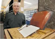  ?? GREG PENDER/The StarPhoeni­x ?? Bob Hannay with the fender on which farmer Cecil Harris
wrote his last will in scratches with a knife in 1948.