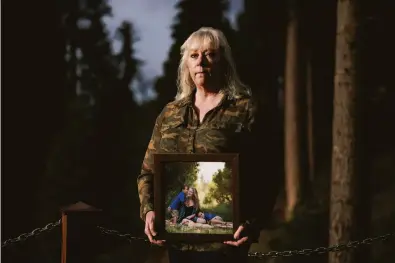  ?? Photos by Max Whittaker / Special to The Chronicle ?? Betsy Hurst-Younger holds a photo of her daughter, Hailey, who died from COVID, with Hailey’s children.