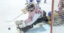  ?? BOB TYMCZYSZYN/POSTMEDIA NEWS ?? St. Catharines Falcons goaltender Owen Savoury, shown making a save against the Caledonia Corvairs in this March 2017 file photo, was the junior B hockey team's most valuable player of the playoffs.