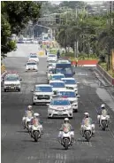  ?? MARIANNE BERMUDEZ ?? Security officials hold a dry-run for the Asean summit in which vehicles that do not belong to Asean convoys would be stopped to give way to vehicles carrying Asean delegates.—