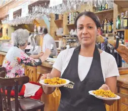  ?? Foto: Ashal ?? Die Tapas-Kultur ist in Almería seit Jahrzehnte­n tief verwurzelt und wird auch von den meisten Urlaubern angenommen.