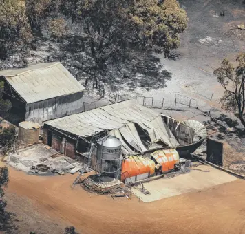  ??  ?? The bushfire northeast of Perth has destroyed multiple homes.
Picture: Tony McDonough