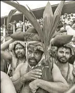  ?? REUTERS ?? Devotees inside the premises of the Sabarimala temple