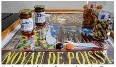  ??  ?? Chocolats, pâtes de fruits, confitures… trois produits utilisant le Noyau de Poissy qui raviront les amateurs de sucreries.