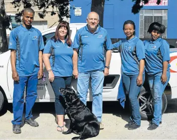  ?? Picture: BRYAN SMITH ?? CARING FOR CARS: The staff of Coastal Car Care, ready and happy to help, are, from left, Lloyd Siloyo, owners Tracy and Fred Golombick with their dog and mascot named Mince, Akana Fiti and Nandipha Makapela