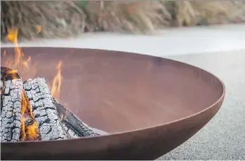  ??  ?? Paloform produces ultra-modern fire pits that encourage socializin­g outdoors.