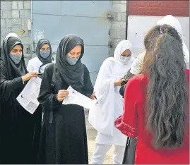  ?? ?? Students get their vaccinatio­n certificat­es checked before entering the college premises in Srinagar on September 20.
