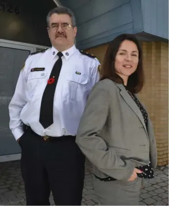  ?? JIM RANKIN/TORONTO STAR ?? Toronto police Insp. David Saunders and Det. Stella Karras are introducin­g a service-wide youth diversion protocol for frontline officers that will allow them to offer supportive programs for minor offences.