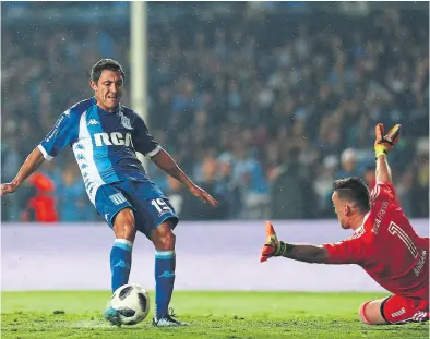  ?? Fotobaires ?? Armani le gana a Cardozo, por la superliga; el duelo se repetirá en la Copa