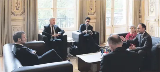  ?? ?? Imagen de la reunión que mantuviero­n las delegacion­es de Andorra y Francia