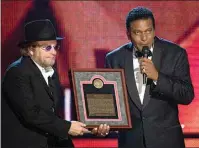  ??  ?? BELOW: Pride, right, receives his Hall of Fame plaque from Bakersfiel­d legend Merle Haggard.