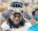  ?? DON WRIGHT/AP ?? Miami Dolphins defensive tackle John Jenkins plays against the Pittsburgh Steelers on Oct. 28 in Pittsburgh.