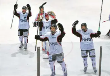  ?? Foto: Horst Plate ?? Nach dem überrasche­nden 4:3-Erfolg gegen Klostersee war der Königsbrun­ner Jubel groß.