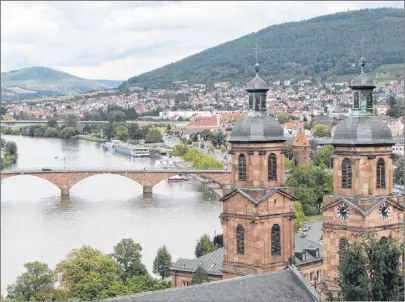  ?? SANDRA NOWLAN PHOTO ?? Miltenberg and Main River.