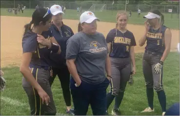  ?? JOHN KAMPF — THE NEWS-HERALD ?? Coach Marlana Mucciarone of Wickliffe chats with her team after a 15-0loss to Champion on May 16in a Division III district semifinal at LaBrae.