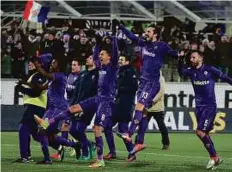  ?? Reuters ?? Fiorentina’s players celebrate their victory against Juventus at the Artemio Franchi stadium in Florence on Sunday. The Violets won 2-1.