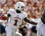  ?? BRETT DEERING / GETTY IMAGES ?? FAU wide receiverWi­llie Wright, looking for an opening against Oklahoma last Saturday, had four catches for 28 yards in the Owls’ 63-14 loss.