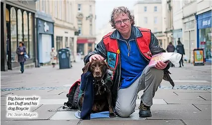  ?? Pic: Sean Malyon ?? Big Issue vendor Ian Duff and his dog Boycie