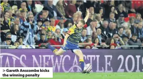  ??  ?? > Gareth Anscombe kicks the winning penalty