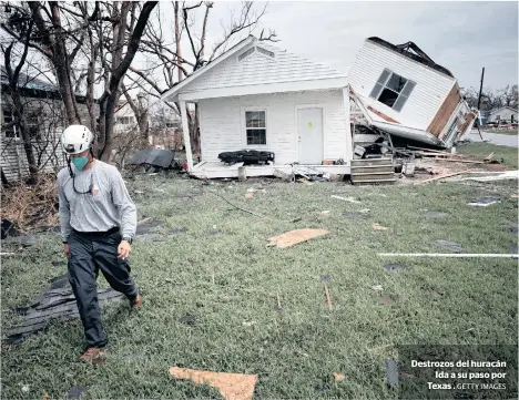  ?? GETTY IMAGES ?? Destrozos del huracán
Ida a su paso por Texas .