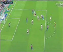  ??  ?? 22’. El 0-1 debio ser anulado por orsay de Luis Suárez.