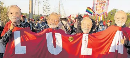  ?? EFE ?? Arriba. Por el momento, el ex presidente Lula logra un gran respaldo. El ex ministro Haddad es su vice.