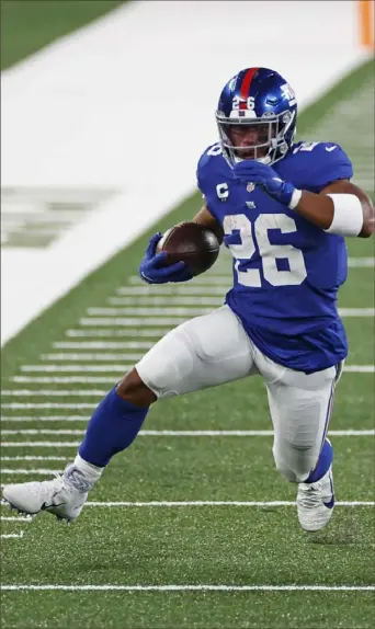  ?? Associated Press ?? New York Giants running back Saquon Barkley (26) is coming off a season-ending ACL injury and plans to be in camp when it opens July 27.