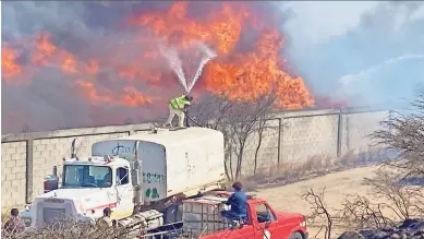  ?? ?? el aire también provocó un incendio en un aserradero