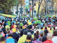  ?? (foto Newpress, Fotogramma) ?? La sfida Alcune passaggi della mezza maratona corsa ieri per le vie del centro