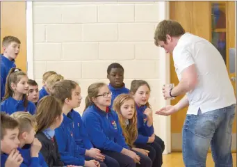  ??  ?? Graham Towmey of Irish Water entertaini­ng students from Scoil Ghobnatan in Mallow with a demonstrat­ion during the Engineerin­g Week event.