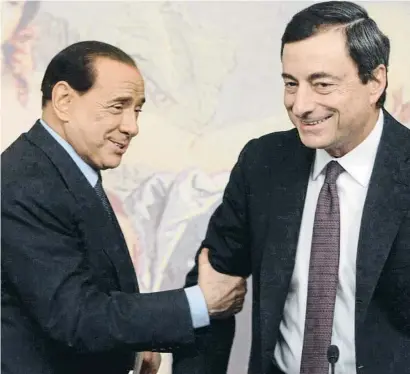  ?? SANDRO PACE / AP ?? Silvio Berlusconi i Mario Draghi en una imatge del 2008