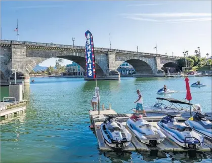  ?? Sura Ark Getty Images ?? THE LONDON BRIDGE that spanned the Thames for 130 years was shipped to Lake Havasu and reassemble­d in the 1960s.