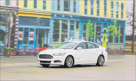  ?? FORD ?? Prototipo de coche autónomo de Ford en un centro de pruebas de la Universida­d de Michigan