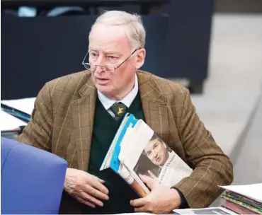  ?? Foto: dpa/Annegret Hilse ?? Alexander Gauland war einmal Presseatta­ché und liest sehr gern Zeitung.