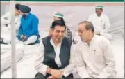  ?? HT ?? Jagdish Tytler and Sajjan Kumar with Congress leaders Haroon Yusuf and Arvinder Singh (far left) during the fast on Monday.