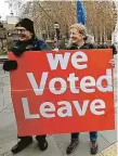  ?? Foto: Reuters ?? Pro Stoupenci odchodu Británie z EU před britským parlamente­m.