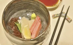  ??  ?? Delectable ootoro and hotate sashimi in a 250-year-old Edo bowl.