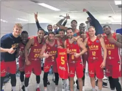  ??  ?? ALEGRÍA. Los jugadores del UCAM Murcia celebran el pase a cuartos.