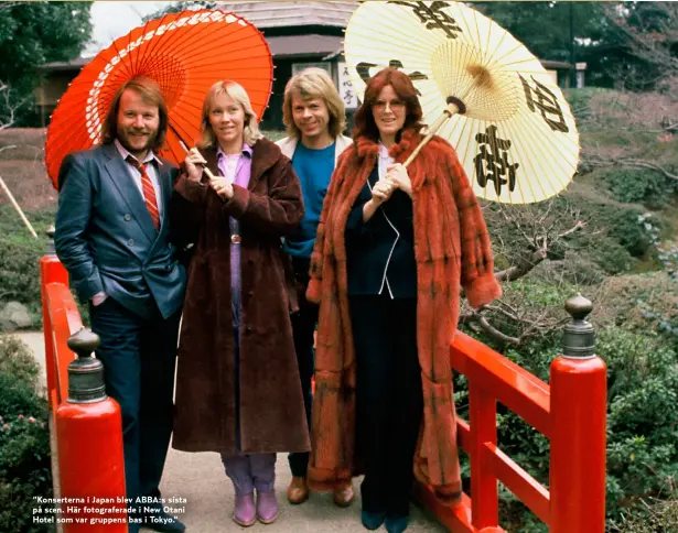  ??  ?? ”Konsertern­a i Japan blev ABBA:S sista på scen. Här fotografer­ade i New Otani Hotel som var gruppens bas i Tokyo.”