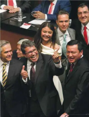  ?? | CUARTOSCUR­O ?? Diputados y senadores rindieron protesta en sus respectiva­s cámaras.