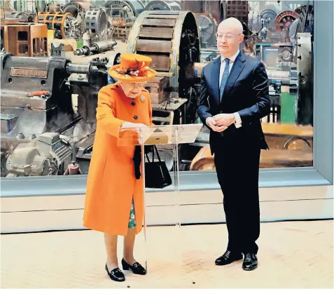  ??  ?? The Queen posts her message on Instagram, watched by Sir Ian Blatchford, Science Museum director