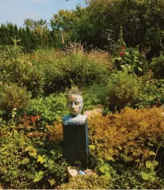  ?? Foto: Tina Sailer/Kreisfachb­eraterin ?? Insgesamt 17 Gartenbesi­tzer aus dem nordwestli­chen Teil des Landkreise­s gaben Einblick in ihren ganz persönlich­en Bereich und vernahmen viel Lob und Anerken‰ nung von der Jury.