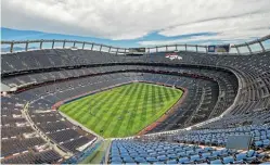  ?? PHOTOSPORT ?? More than 19,000 people turned up to watch the league test between New Zealand and England at the Mile High Stadium in Denver.