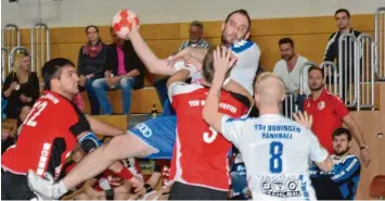  ?? Foto: Reinhold Radloff ?? Da halfen auch die acht Tore von Matthias Gerstenber­g (am Ball) nicht. Der TSV Bobingen unterlag Haunstette­n, bot allerdings eine starke Partie und lässt für die Zukunft hoffen.