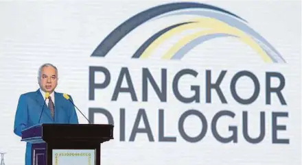  ?? PIC BY MUHAIZAN YAHYA ?? Sultan of Perak, Sultan Nazrin Muizzuddin Shah, speaking at the launch of the Pangkor Dialogue 2017 at the Amanjaya Convention Centre, Ipoh, yesterday.