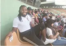  ?? NPN ?? Víctor Núñez junto a familiares ayer en el Estadio Olímpico.