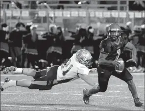  ?? Special to the Democrat-gazette/matt JOHNSON ?? Maumelle quarterbac­k Tyshaun Johnson (right) avoids Booneville defender Bryson May during the
first half Friday night in Maumelle.