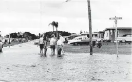  ?? ORLANDO SENTINEL FILE ?? Residents regroup in the aftermath of the Westside Manor neighborho­od flood in 1960 when Hurricane Donna came through.